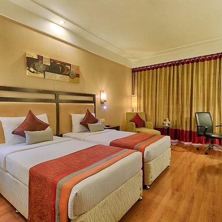 Quality Hotel D V Manor Виджаявада Экстерьер фото