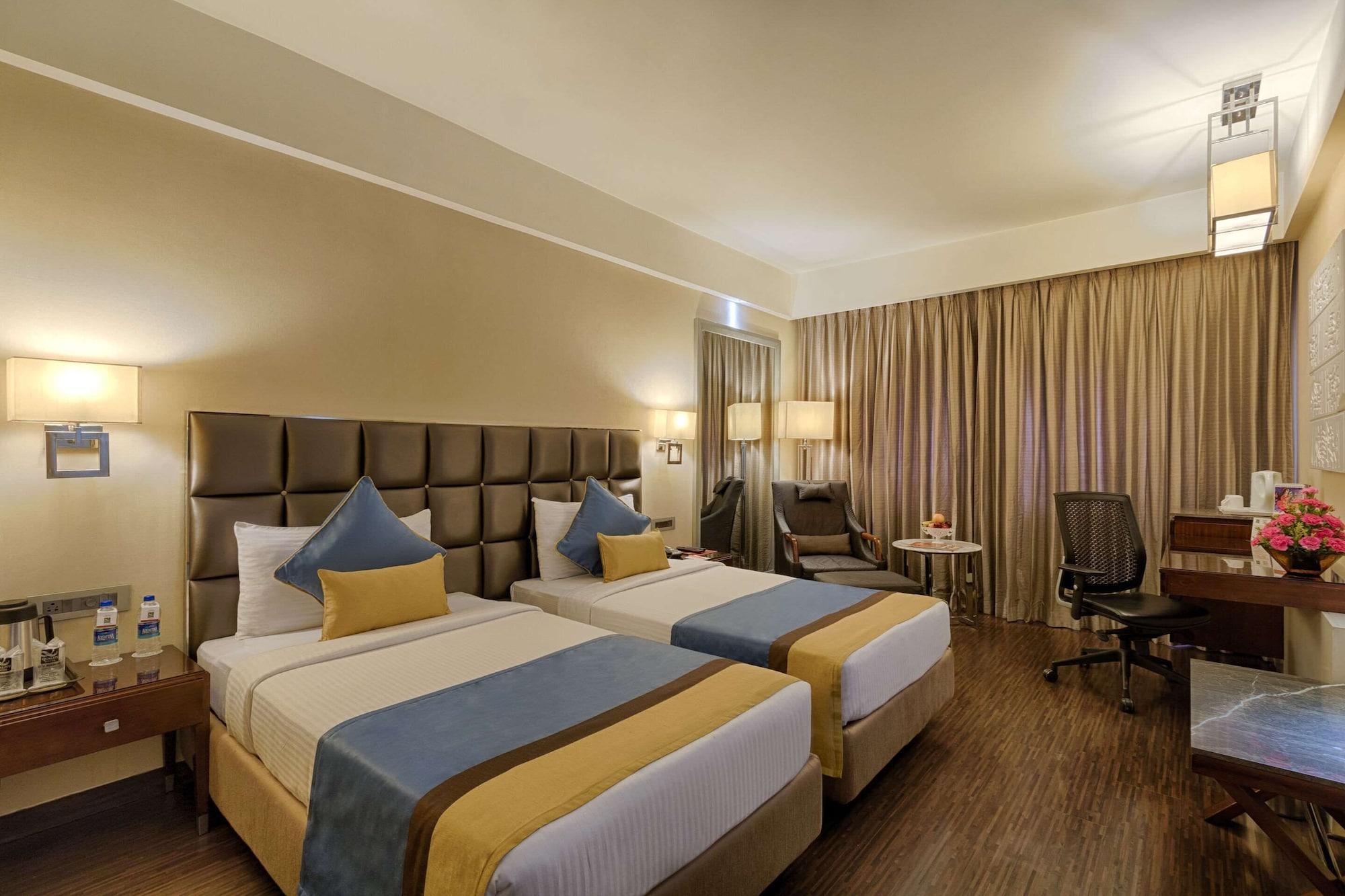 Quality Hotel D V Manor Виджаявада Экстерьер фото