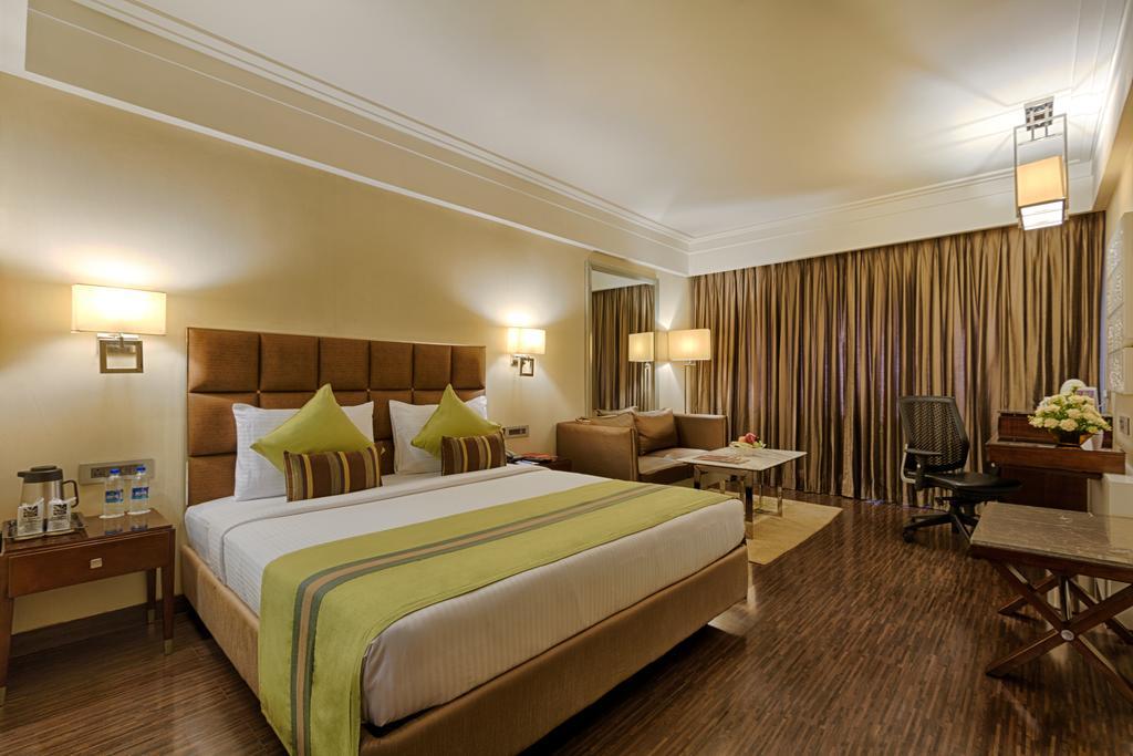 Quality Hotel D V Manor Виджаявада Экстерьер фото