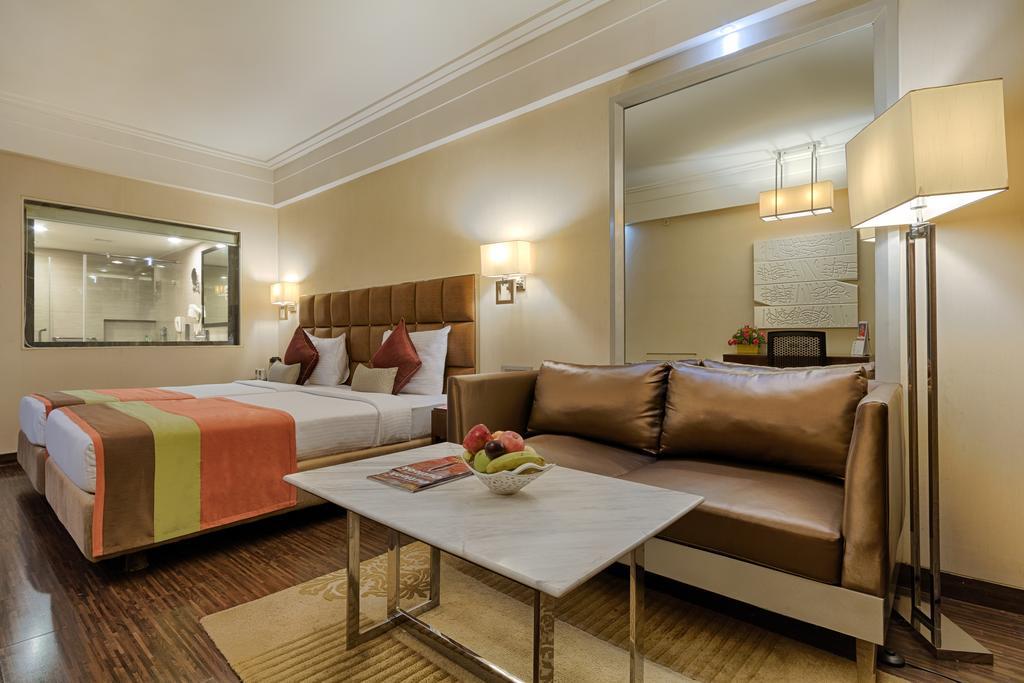 Quality Hotel D V Manor Виджаявада Экстерьер фото