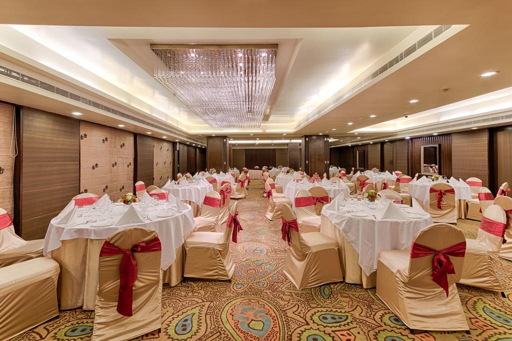 Quality Hotel D V Manor Виджаявада Экстерьер фото