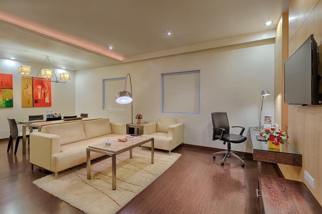 Quality Hotel D V Manor Виджаявада Экстерьер фото