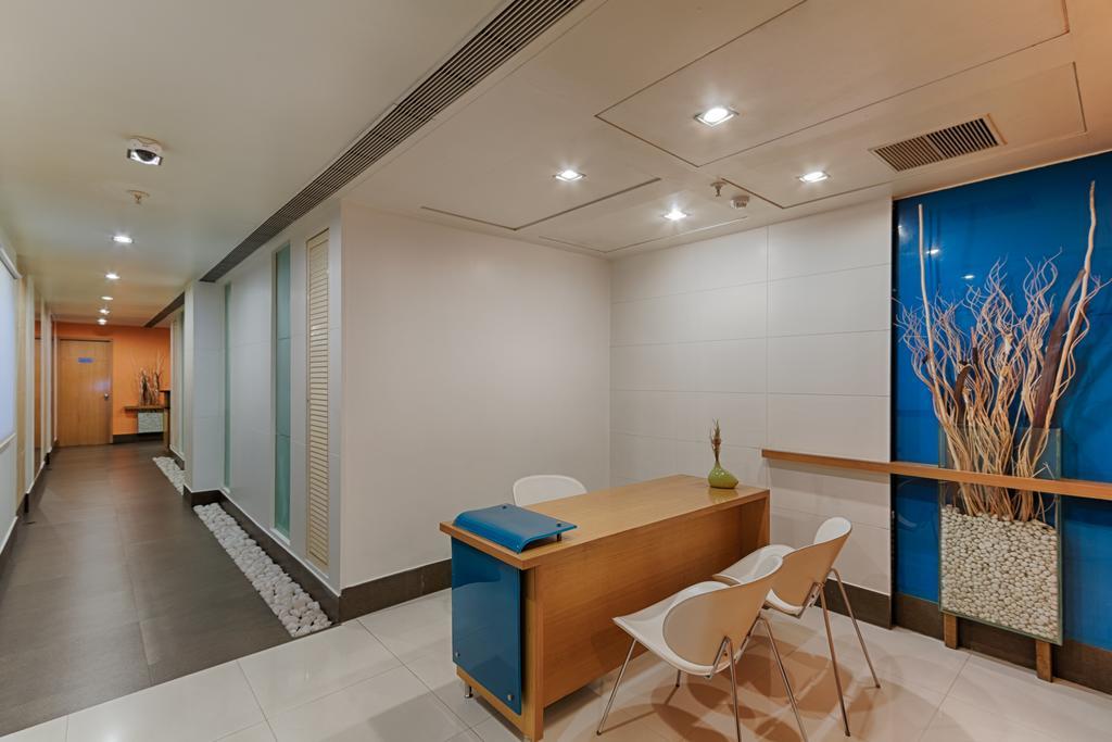 Quality Hotel D V Manor Виджаявада Экстерьер фото