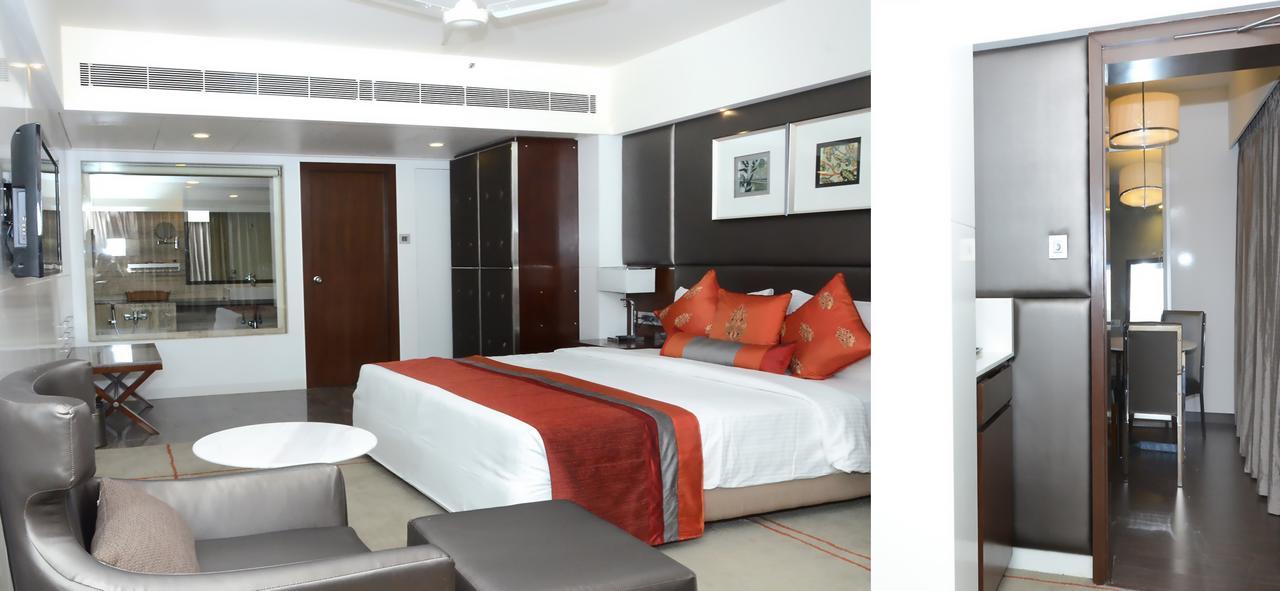 Quality Hotel D V Manor Виджаявада Экстерьер фото