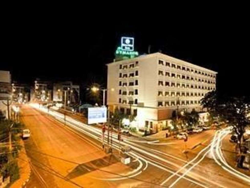 Quality Hotel D V Manor Виджаявада Экстерьер фото