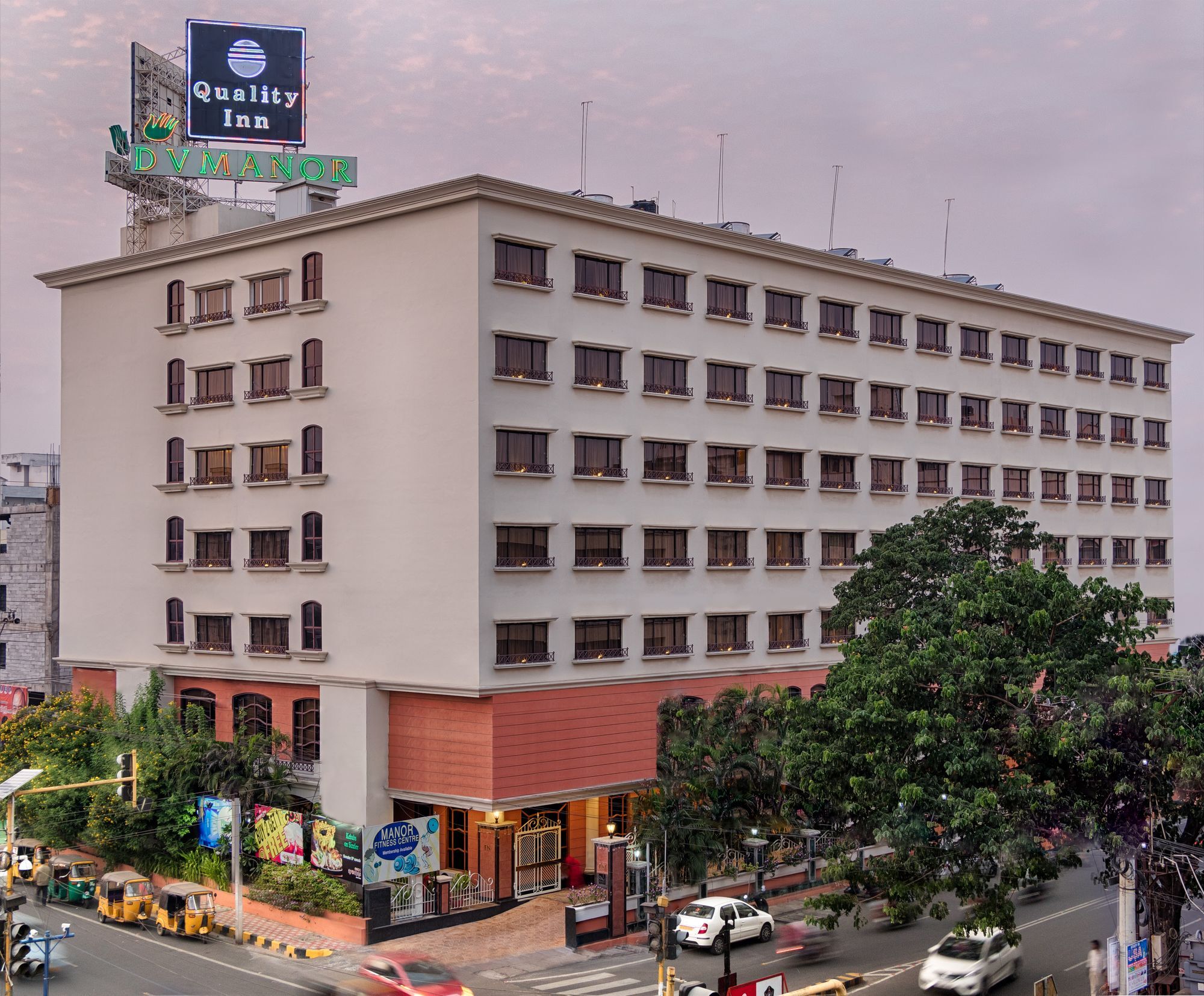 Quality Hotel D V Manor Виджаявада Экстерьер фото