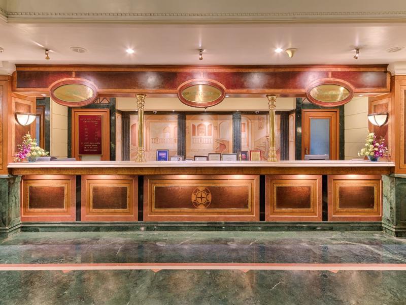 Quality Hotel D V Manor Виджаявада Экстерьер фото