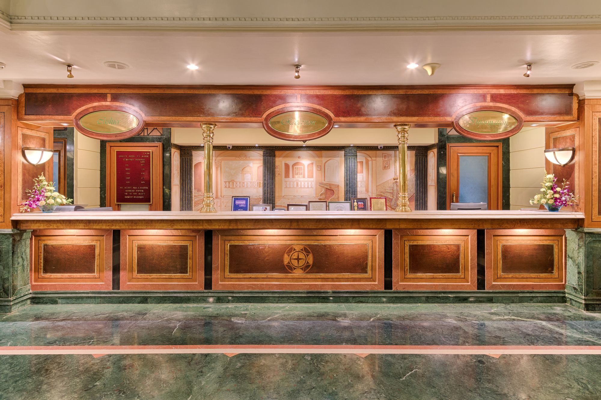 Quality Hotel D V Manor Виджаявада Экстерьер фото